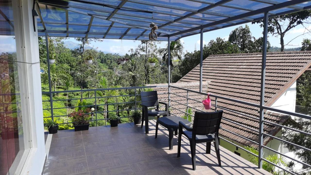 Letstay Vythiri Hill Palace Exteriör bild