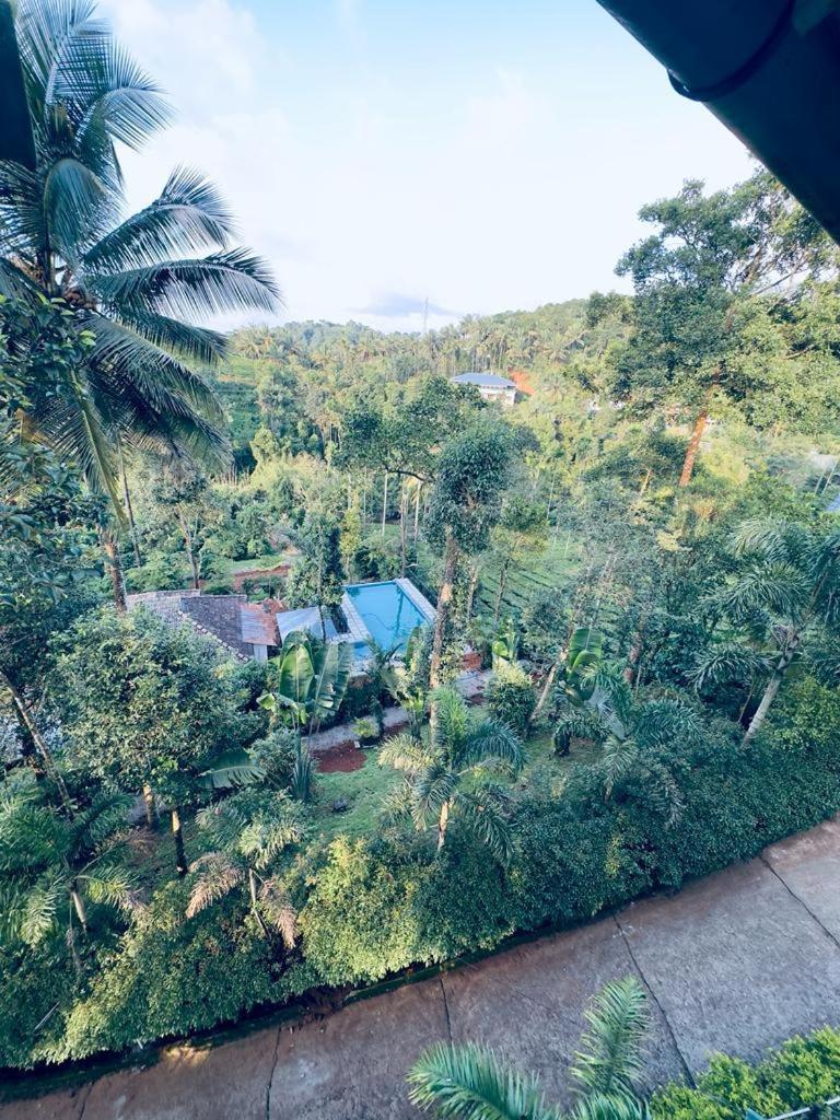 Letstay Vythiri Hill Palace Exteriör bild